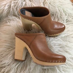 Dolce vita clogs. Size 8